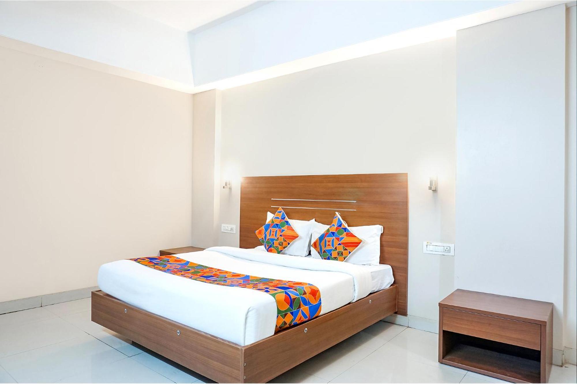 Fabhotel Classic Executive Phursungi Exterior photo